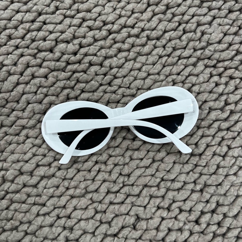 WHITE SUNGLASSES - Picture 2 of 4